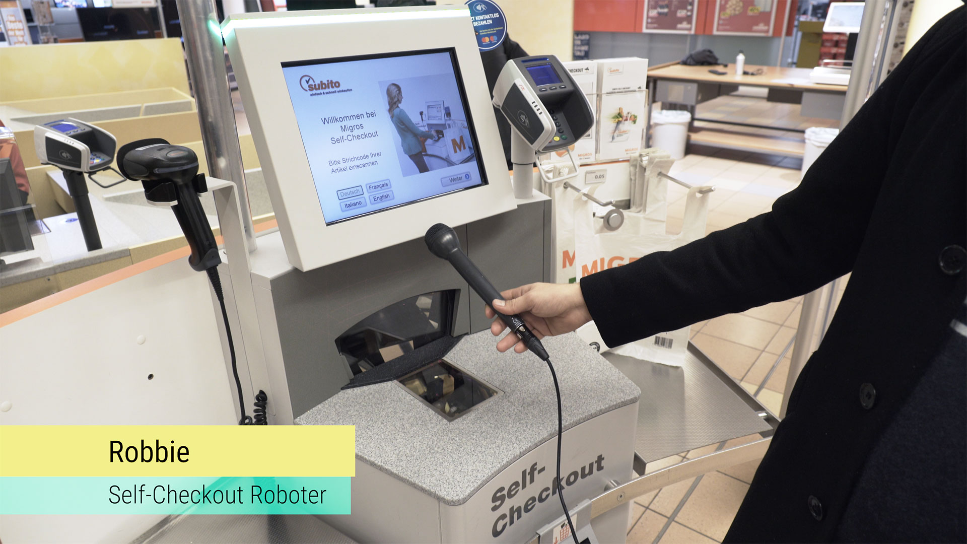 Mikrofon vor Self-Checkout Roboter