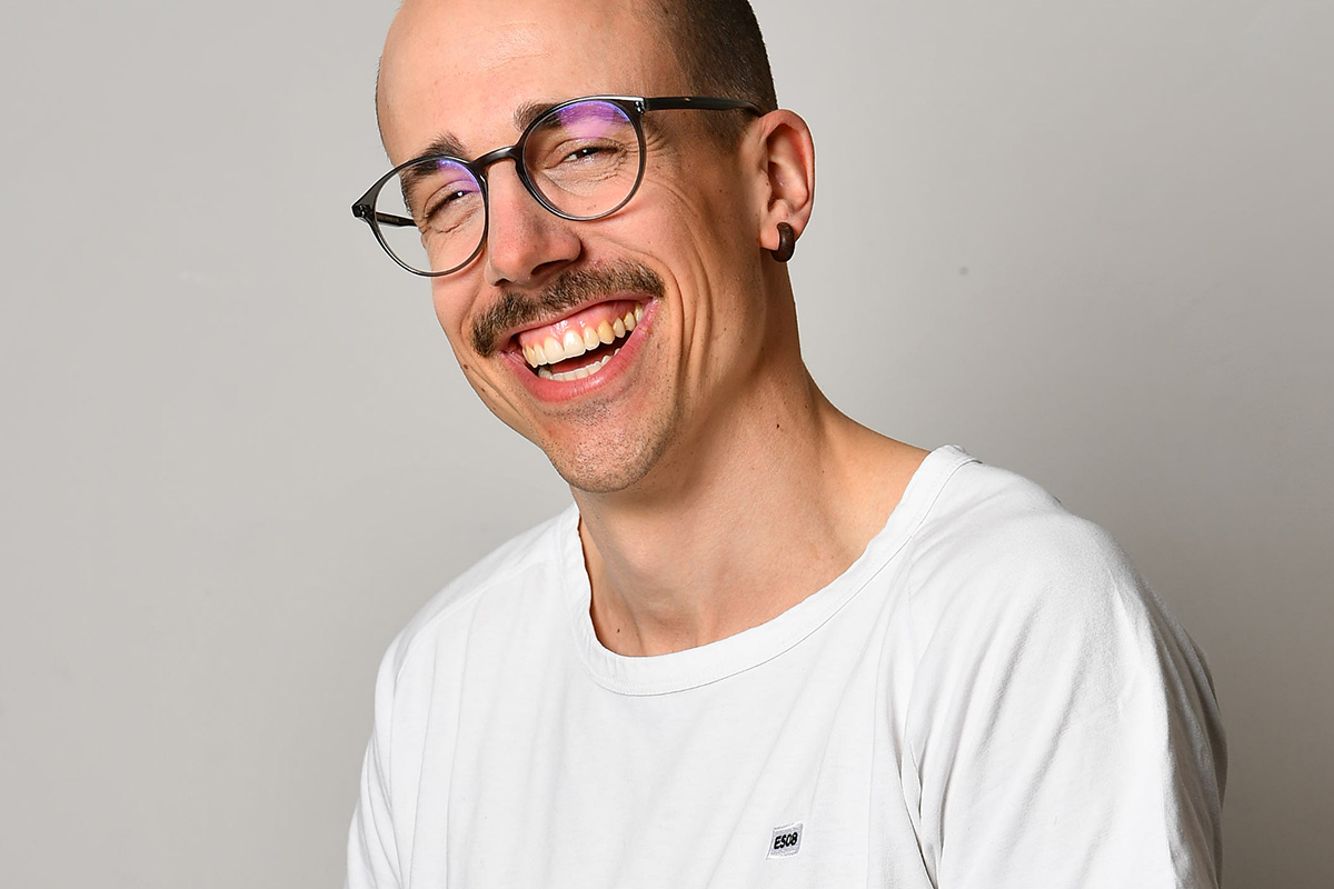Portrait von Comedian Fabian Rütsche